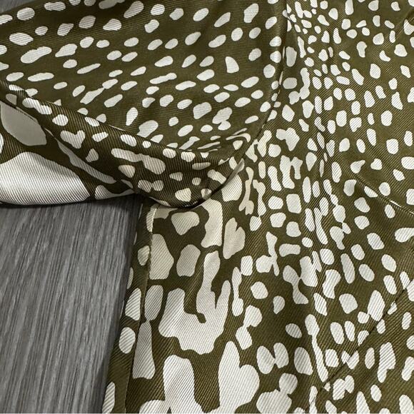 J. Crew 100% Silk Cream & Green Giraffe Animal Print 3/4 Sleeve Top Size 6 - Picture 6 of 8